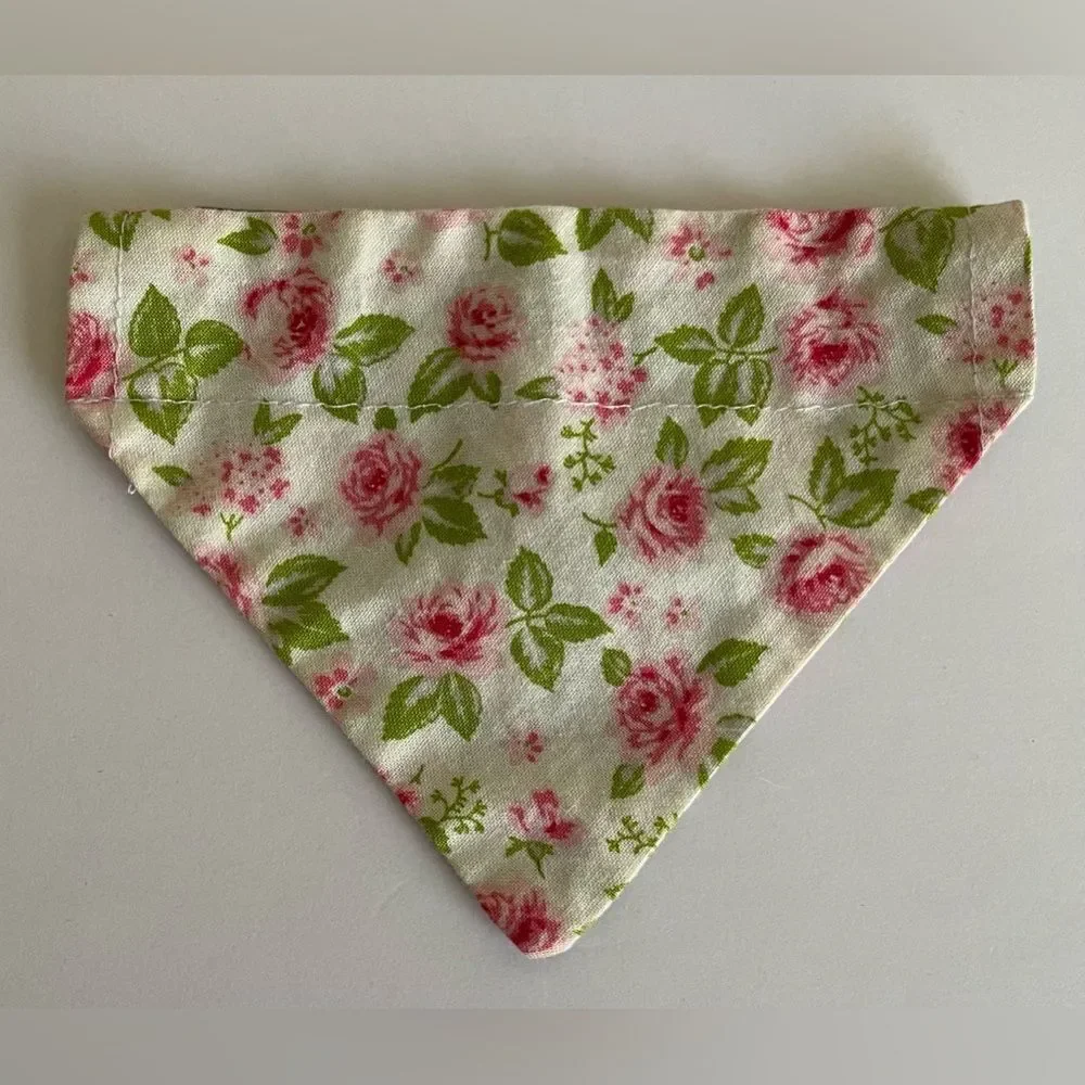 Good used condition. 6 dog bandanas with slit for collar for small dogs.